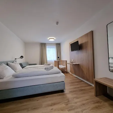 Apartment Gaestehaus Und Weingut Erich Hirth Obersulm