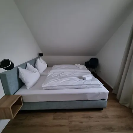 Gaestehaus Und Weingut Erich Hirth Obersulm