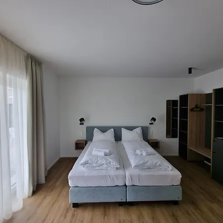 Apartment Gaestehaus Und Weingut Erich Hirth Obersulm