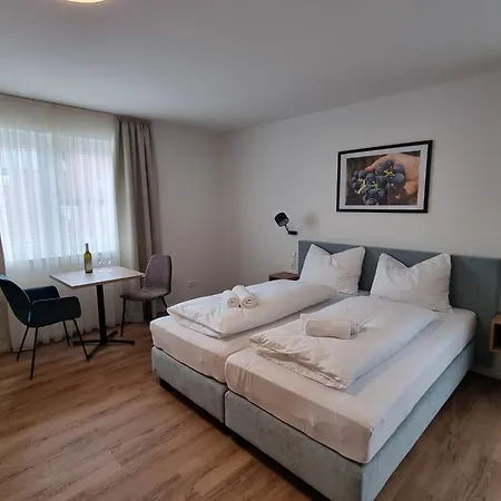 Gaestehaus Und Weingut Erich Hirth