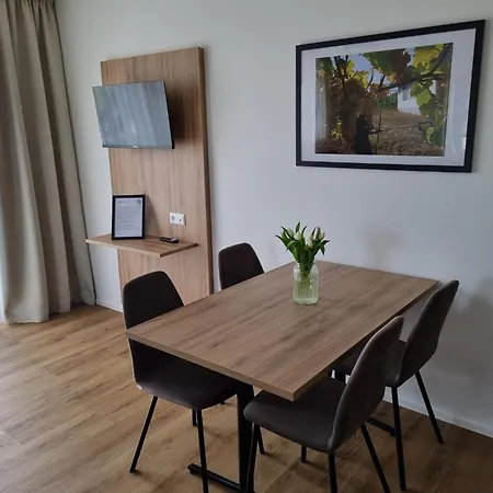 Apartment Gaestehaus Und Weingut Erich Hirth *